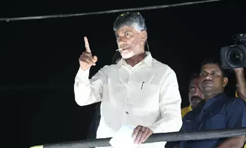 Breaking : చంద్రబాబు సభలో తొక్కిసలాట.. ఎనిమిది మంది మృతి