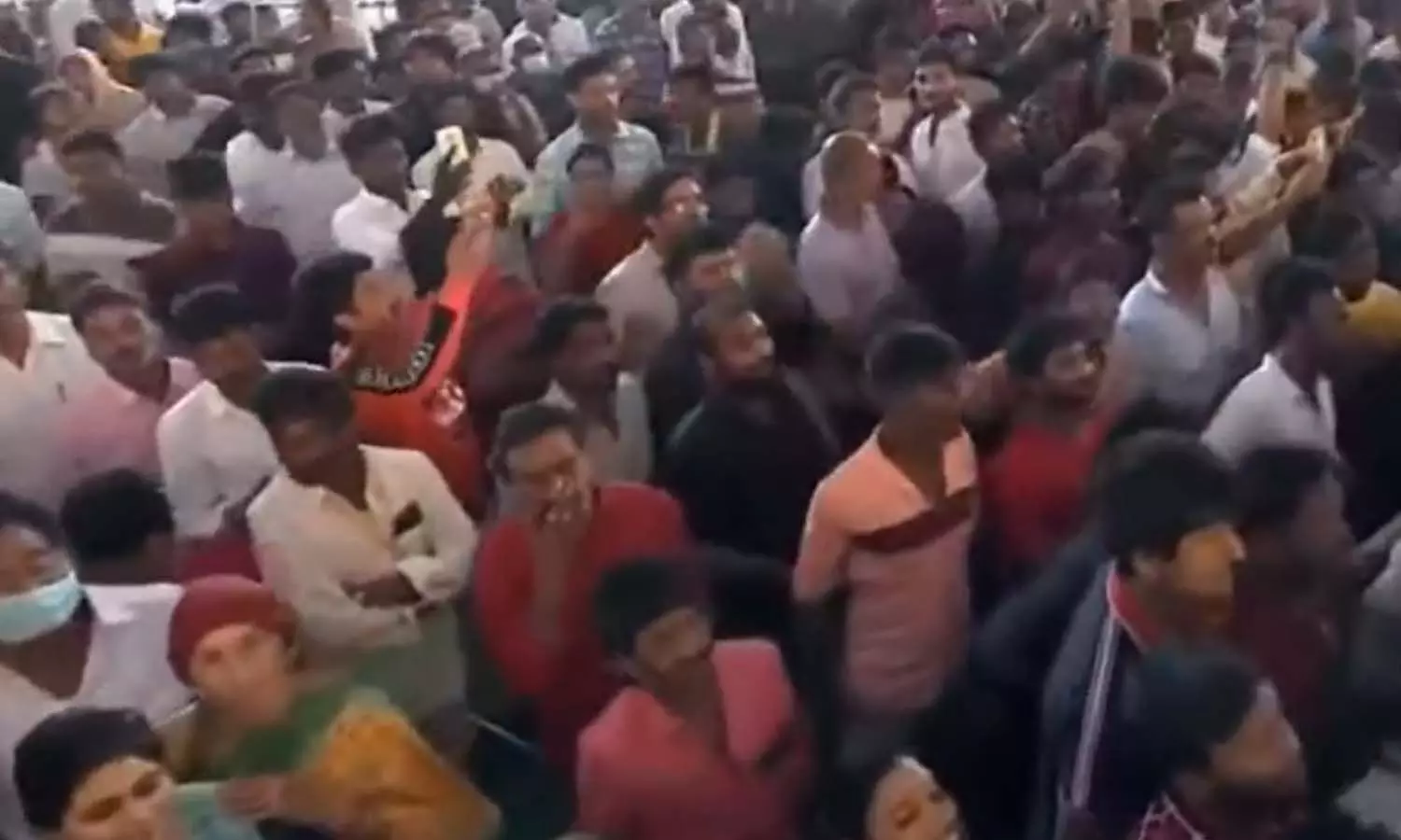 Breaking: చంద్రబాబు సభలో తొక్కిసలాట.. ముగ్గురి మహిళల మృతి