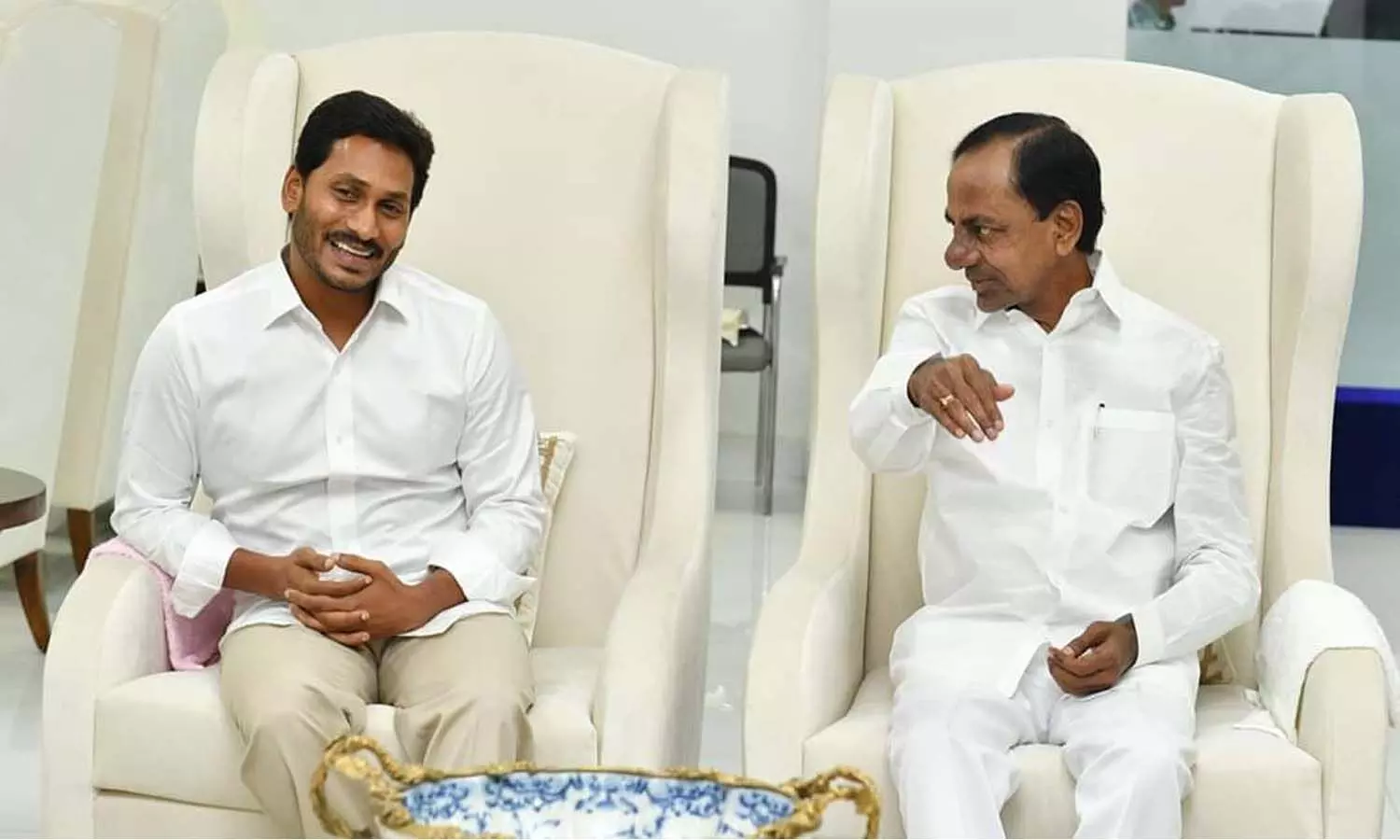 రహస్య మిత్రులు... జగన్ కు మంచి చేయడానికేనా?