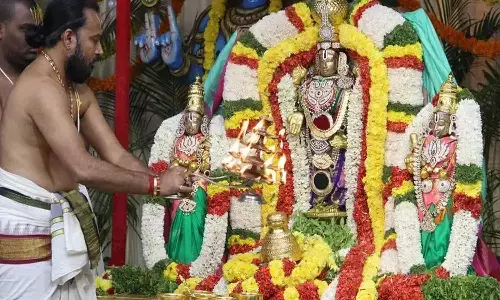 ఆలయాలన్నీ భక్తులతో కిటకిట