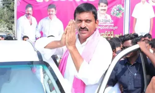 పొంగులేటి వర్గంపై సస్పెన్షన్ వేటు