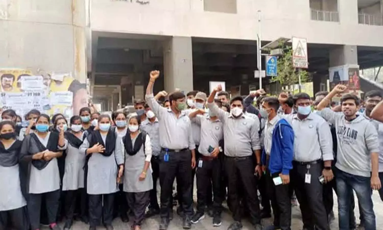 రెండో రోజూ సమ్మెలో మెట్రో రైలు సిబ్బంది