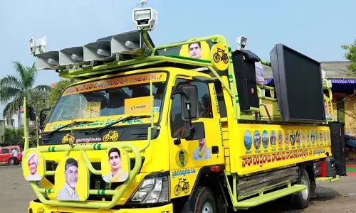 చంద్రబాబు వాహనాన్ని అడ్డుకున్న పోలీసులు