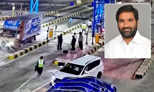 టోల్‌ సిబ్బందిపై దాడి చేసిన ఎమ్మెల్యే