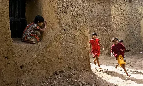 దాగుడు మూతలాట.. చిన్నారి మృతి