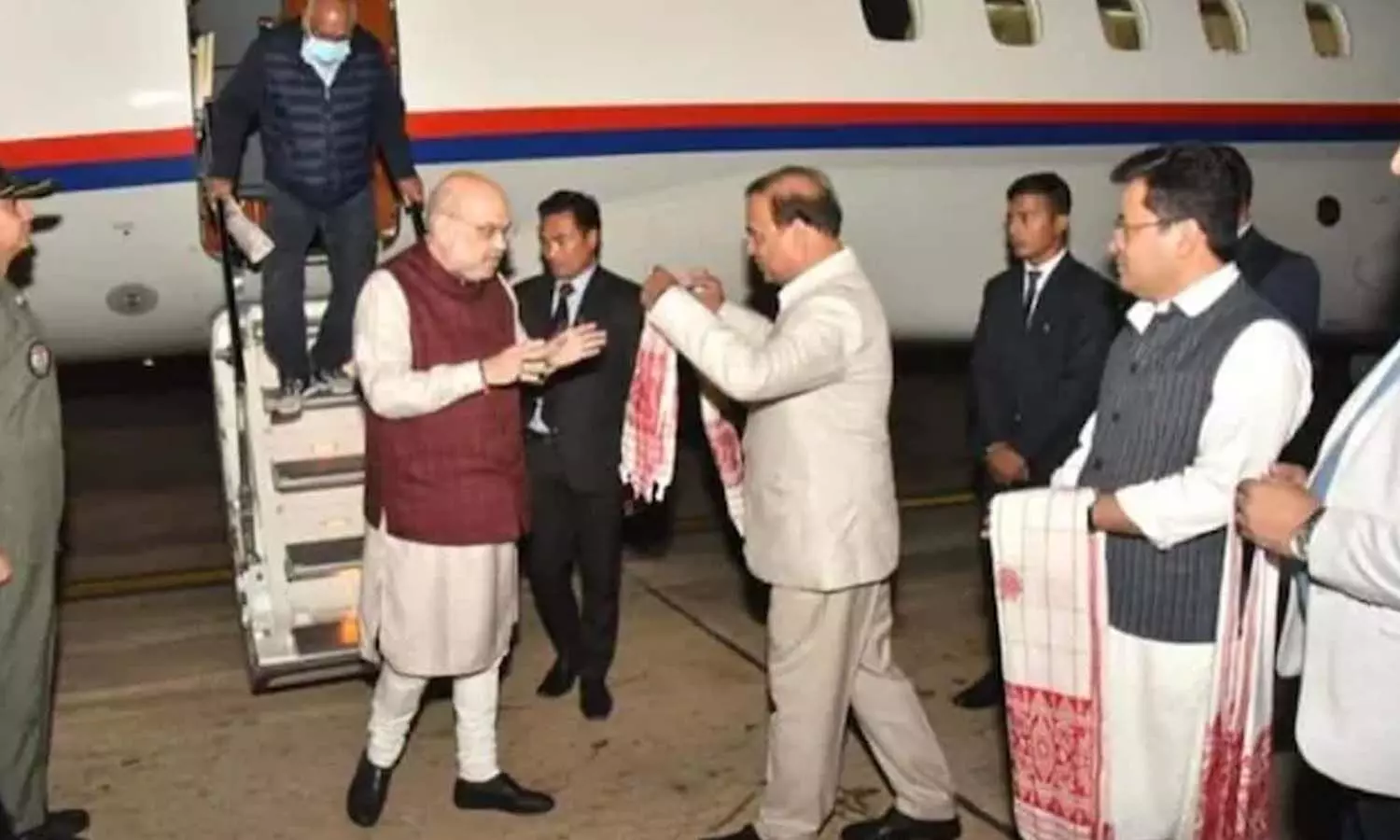 అమిత్ షా విమానం అత్యవసర ల్యాండింగ్