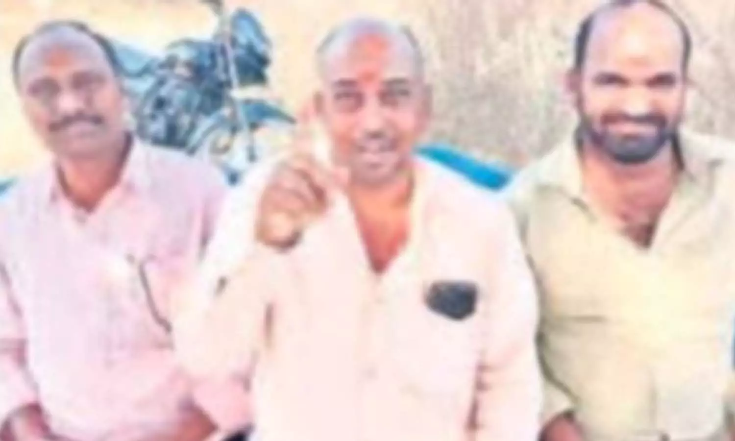 ప్రగతి భవన్ ను ముట్టడిస్తాం : బట్టతల బాధితుల సంఘం