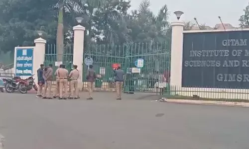 గీతం కళాశాలలో ఆక్రమణల తొలగింపు