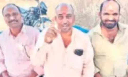 ప్రగతి భవన్ ను ముట్టడిస్తాం : బట్టతల బాధితుల సంఘం