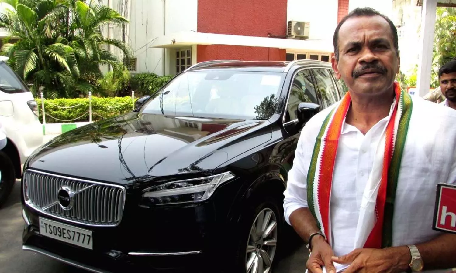 షోకాజ్ నోటీసులు చెత్త బుట్టలో వేశారు