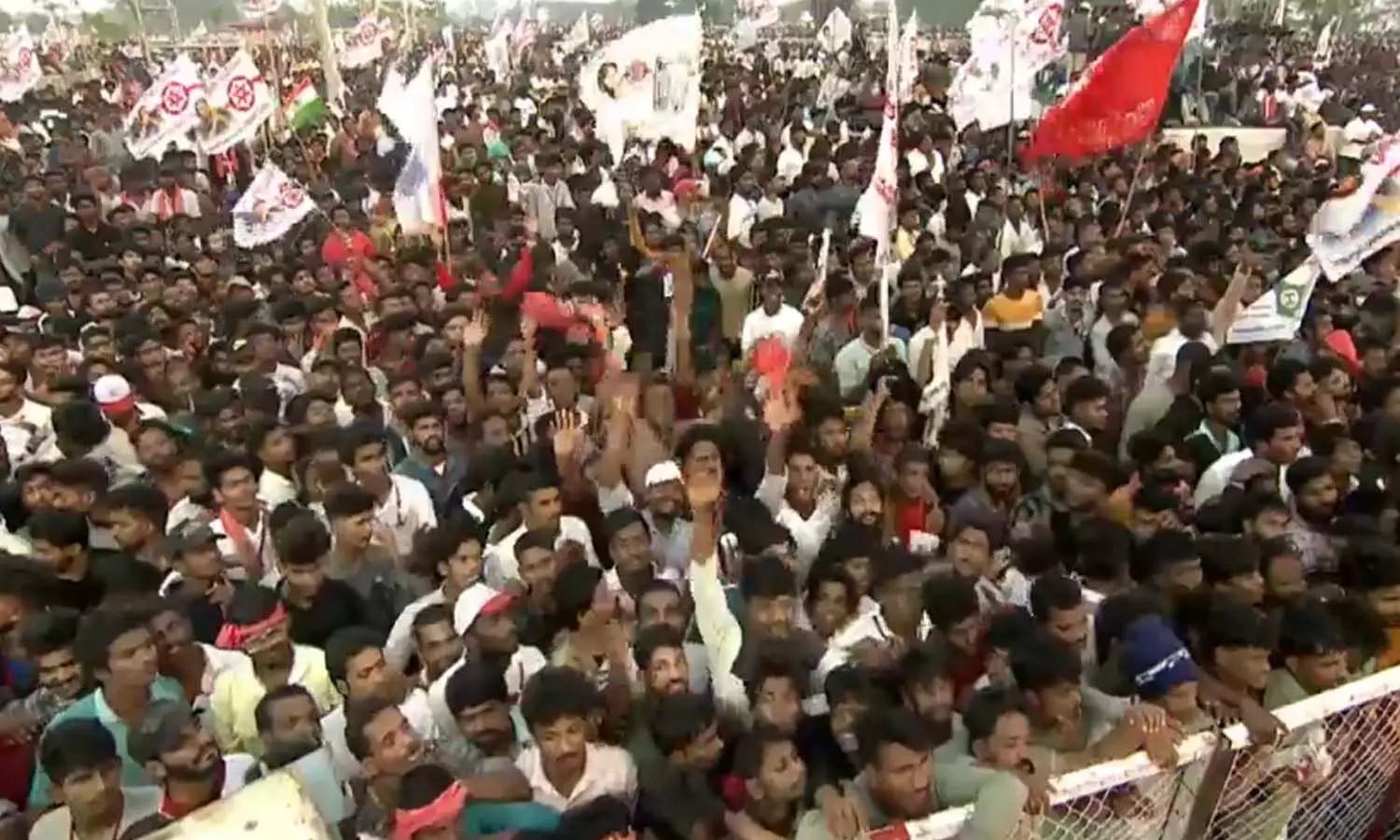 యువశక్తి సభలో లాఠీఛార్జి