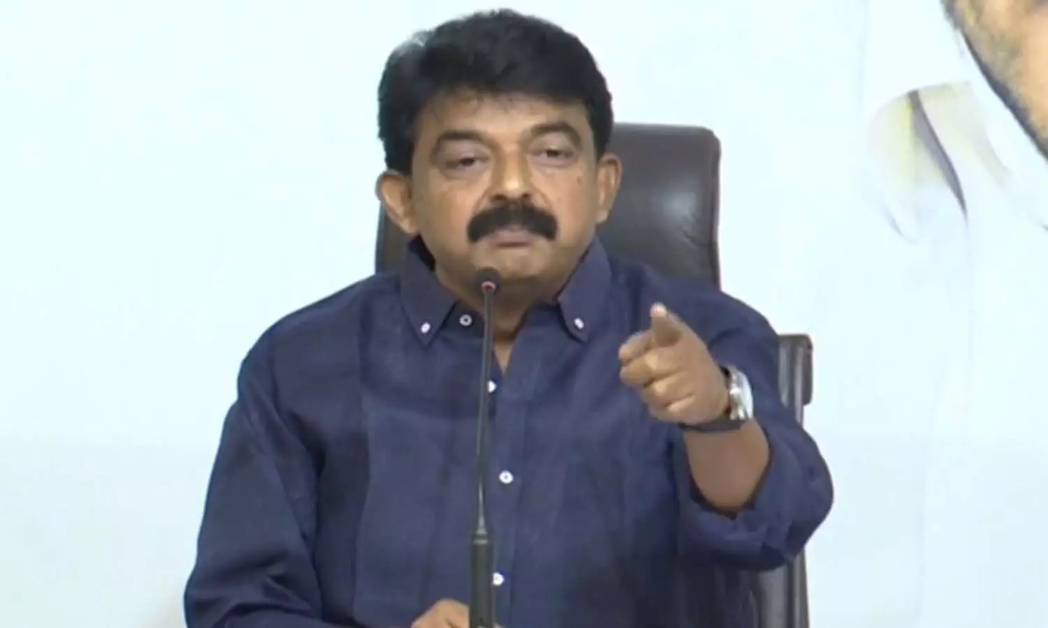 బాబుతో వెళుతున్నానని చెప్పేందుకే సభ : పవన్ పై నాని ఆగ్రహం బాబుతో వెళుతున్నానని చెప్పేందుకే సభ : పవన్ పై నాని ఆగ్రహం