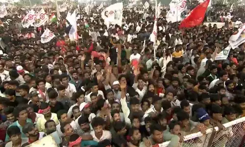 యువశక్తి సభలో లాఠీఛార్జి