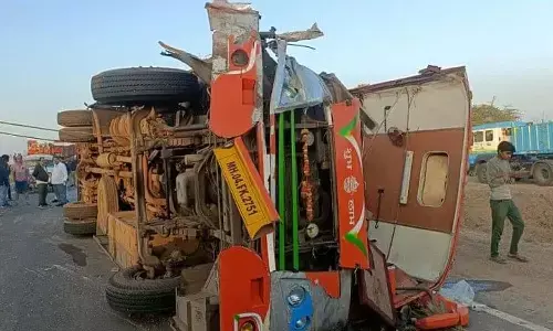 మహారాష్ట్రలో ఘోర రోడ్డు ప్రమాదం: 10 మంది మృతి