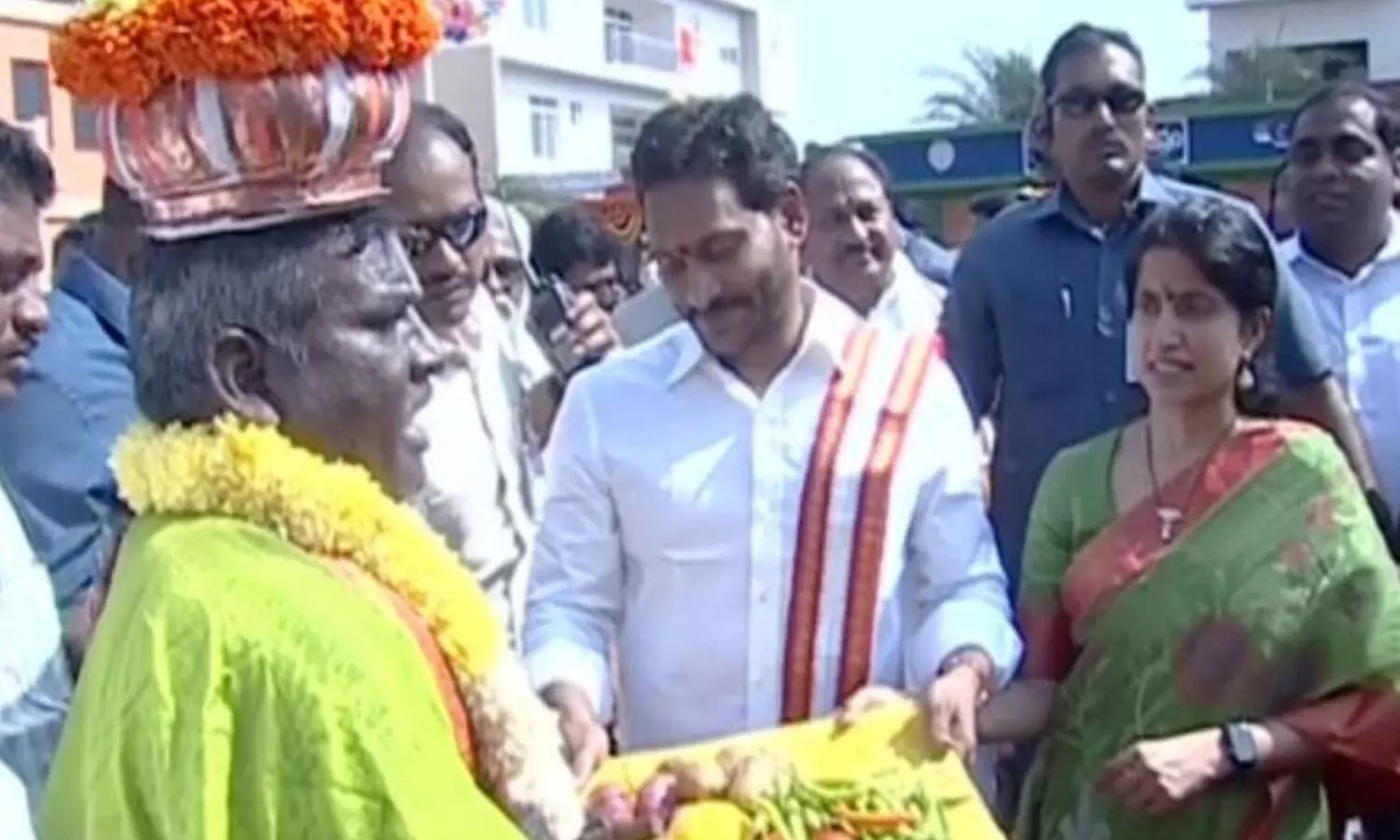 cm jagan sankranthi celebrations, tadepalli palace