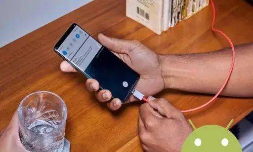 ఫోన్ మాట్లాడుతుండగా యువతికి షాక్