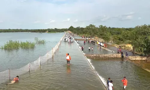 పండగ వేళ విషాదం.. ఒకే కుటుంబంలో నలుగురి మృతి