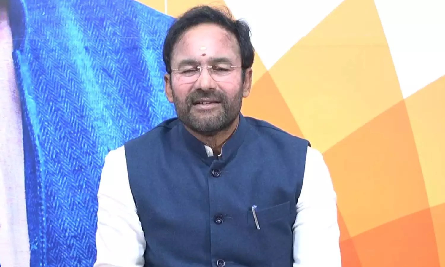 దేశాన్ని అవమానిస్తావా? దేశాన్ని అవమానిస్తావా?