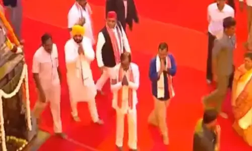 యాదాద్రిలో ముఖ్యమంత్రులు