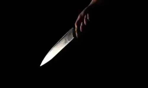 daughter attack on father with knife