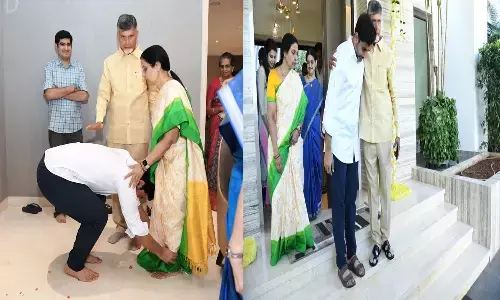 అమ్మకు పాదాభివందనం... నాన్నతో ఆలింగనం
