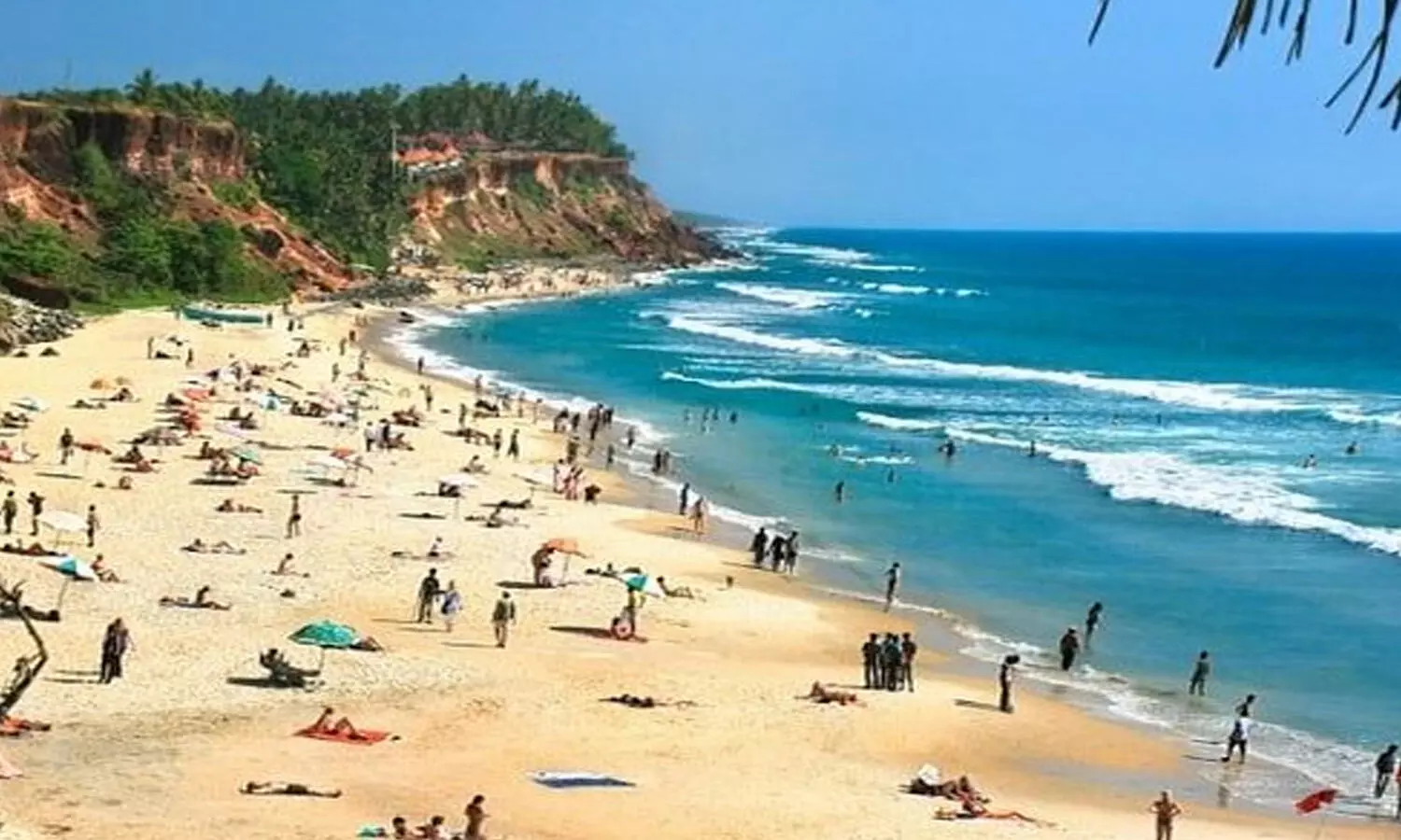 goa beach, naked man roams in goa beach, viral video