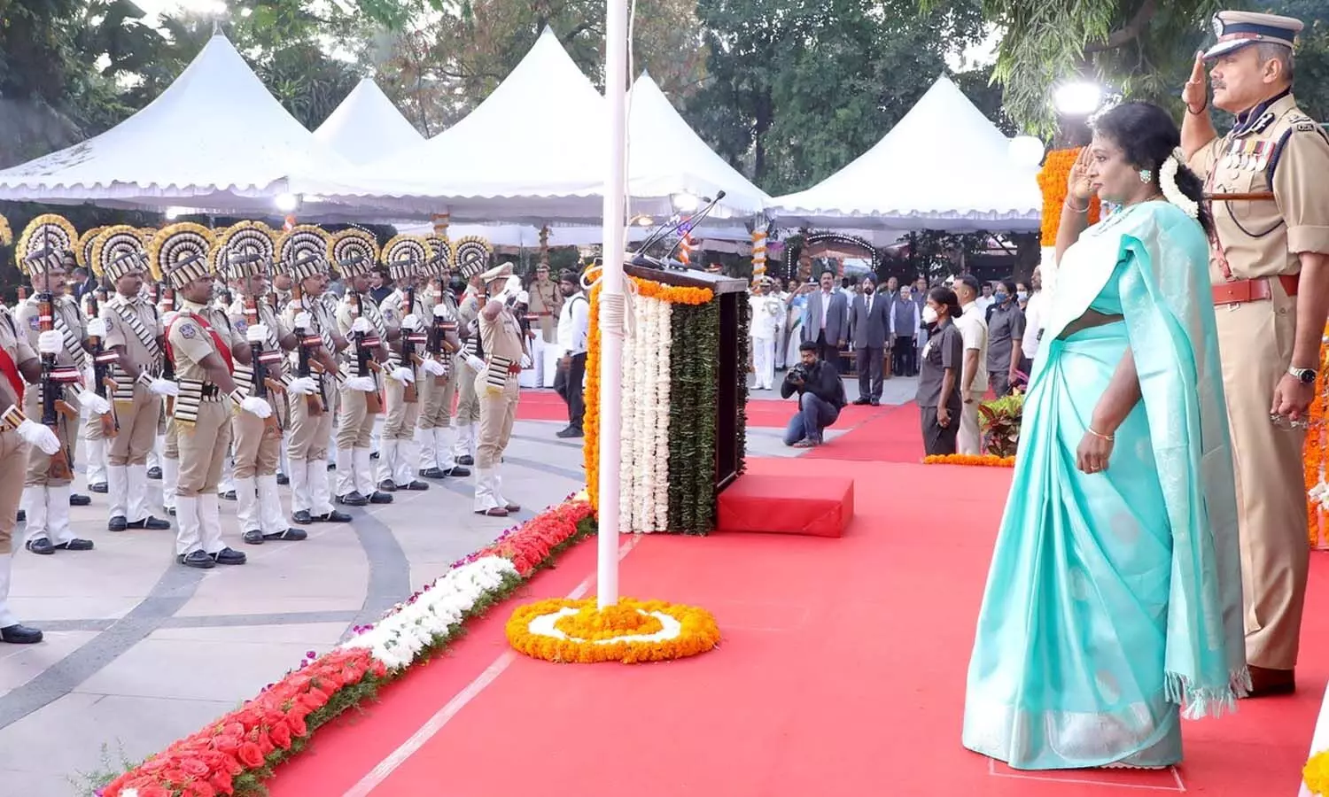 కేంద్రానికి గవర్నర్ కంప్లయింట్ కేంద్రానికి గవర్నర్ కంప్లయింట్