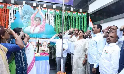 కేసీఆర్ క్షమాపణలు చెప్పాల్సిందే