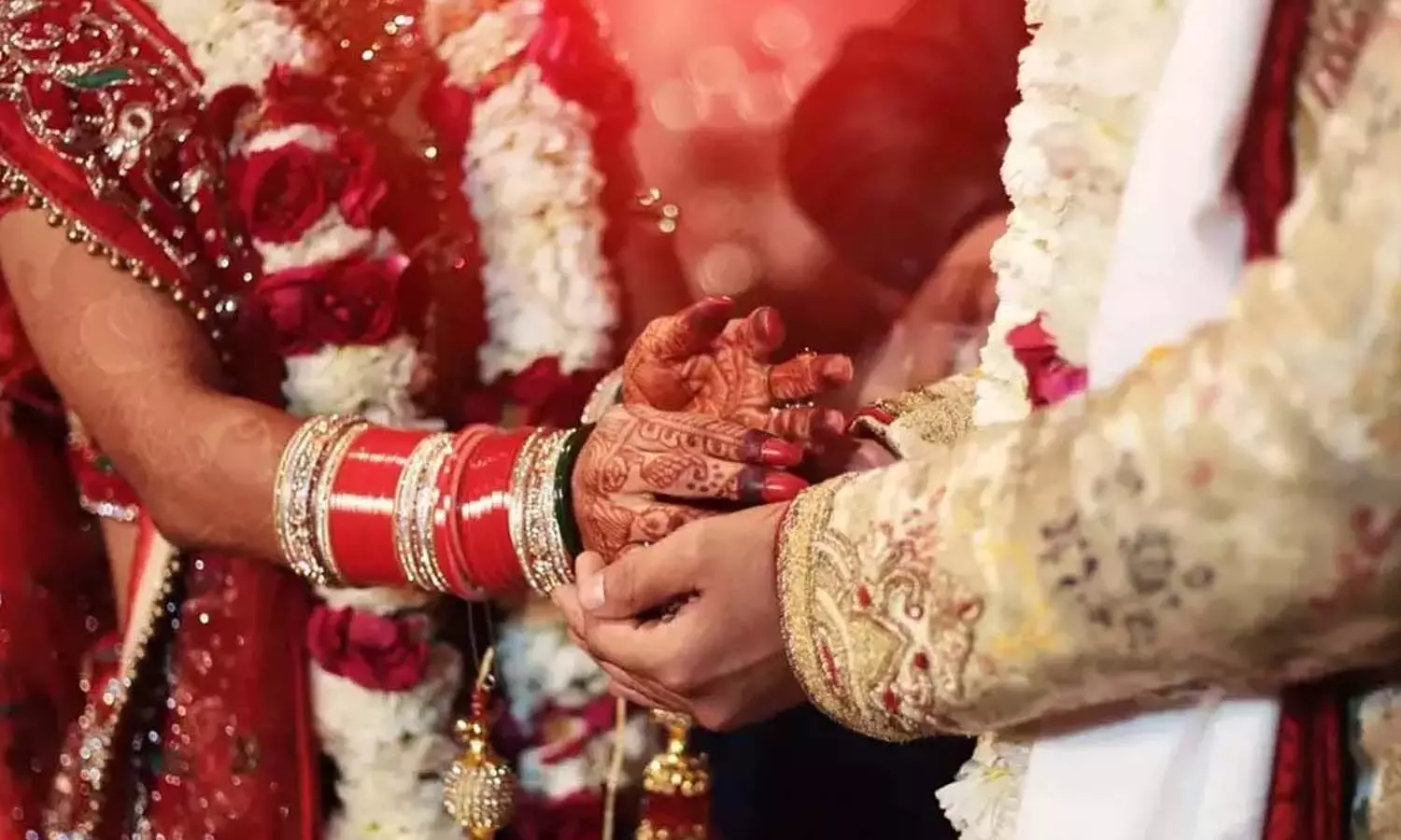 కోడలిని పెళ్లాడిన మామ