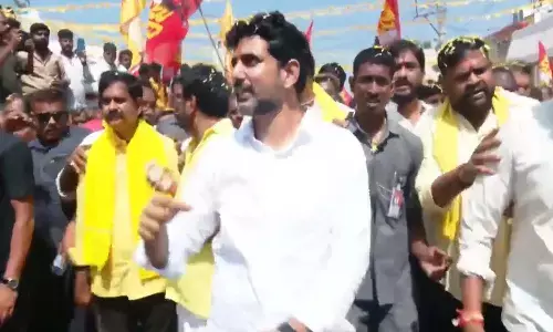 Breaking కిందపడి పోయిన తారకరత్న : లోకేష్ పాదయాత్రలో అపశృతి