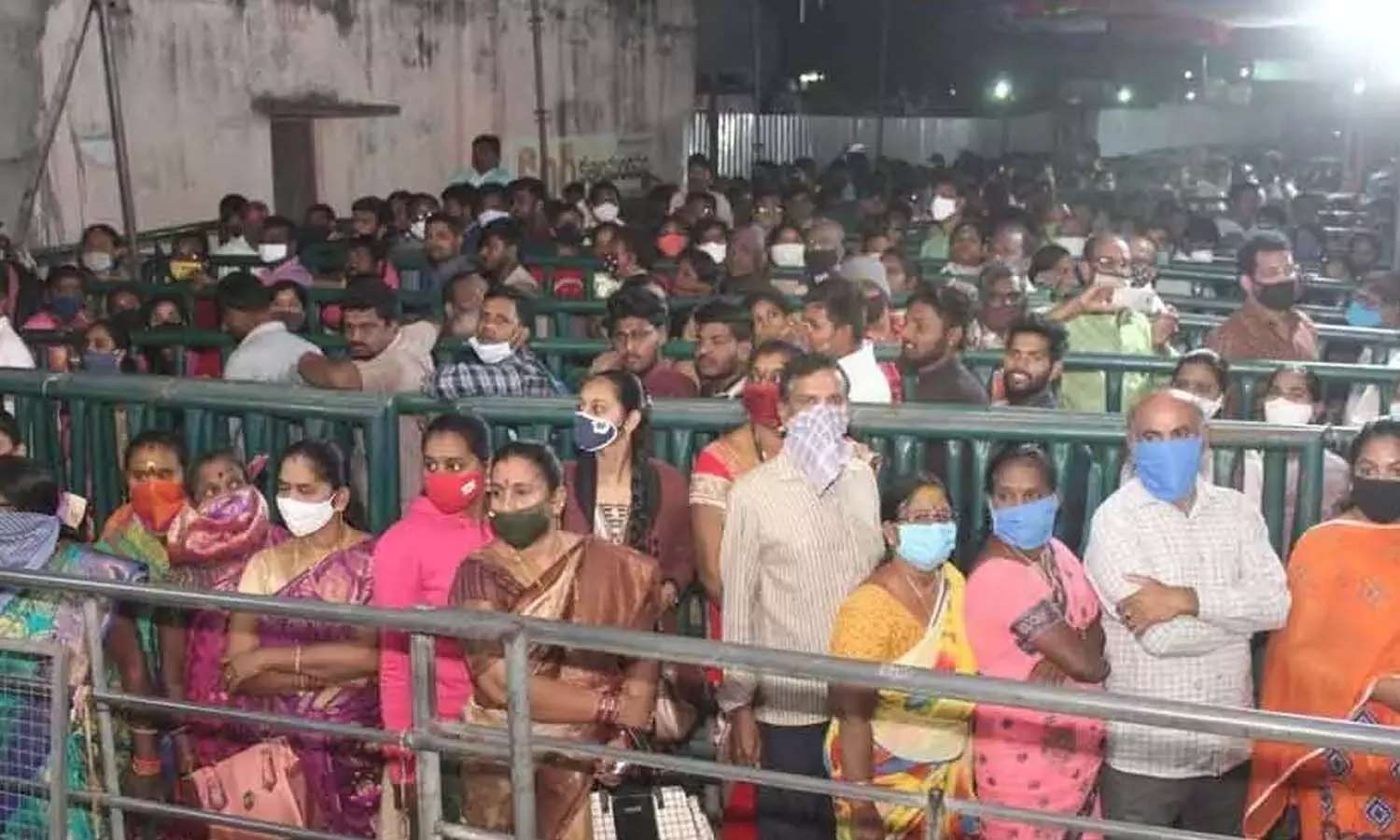 అరసవిల్లికి పోటెత్తిన భక్తులు