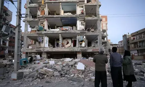 ఇరాన్ లో భారీ భూకంపం : ఏడుగురి మృతి