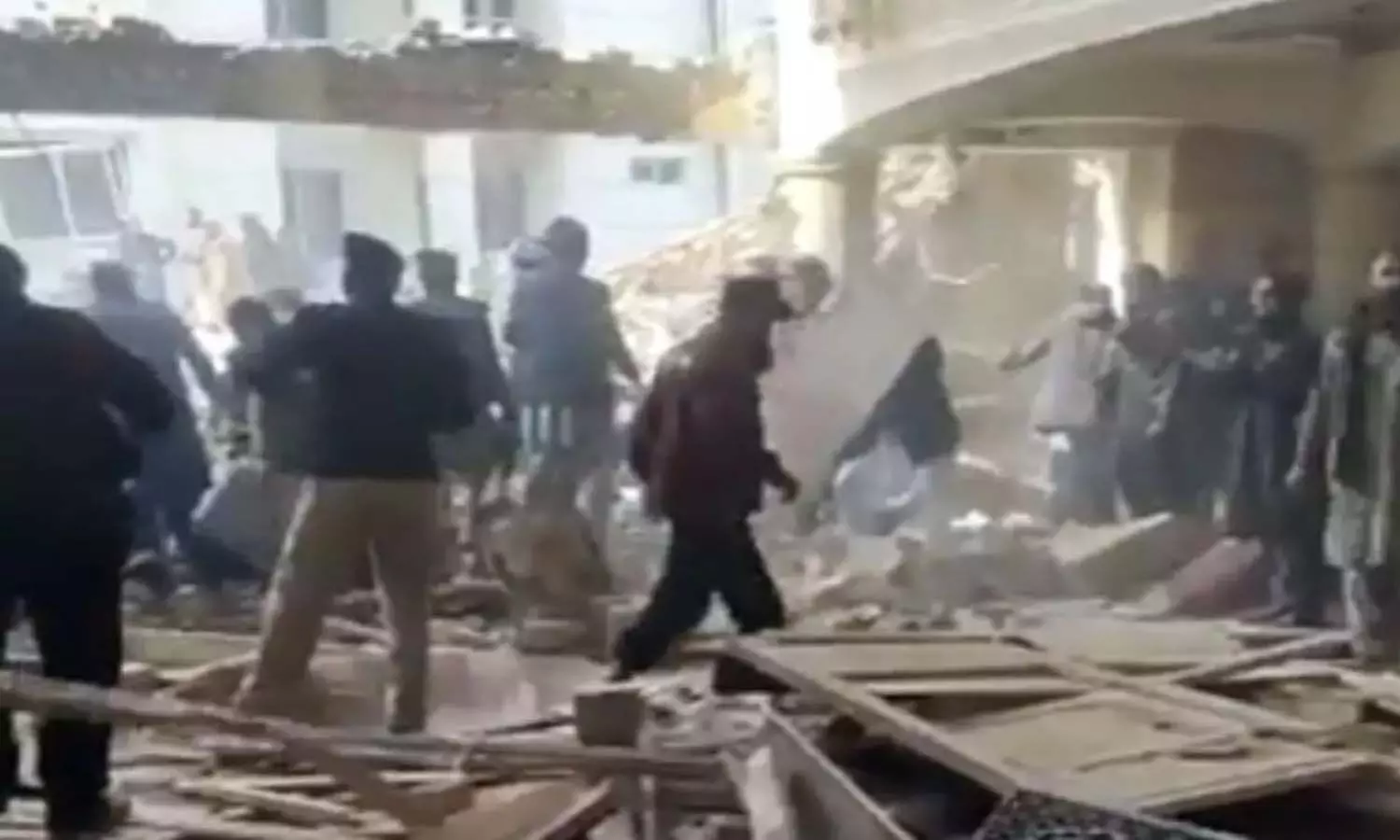 మసీదులో బాంబు పేలుడు