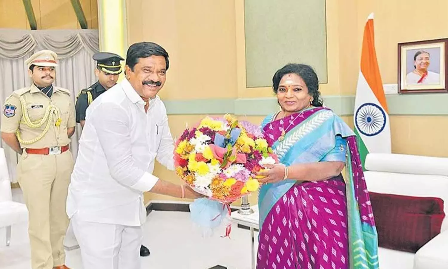 గవర్నర్ సంతకం చేశారు గవర్నర్ సంతకం చేశారు