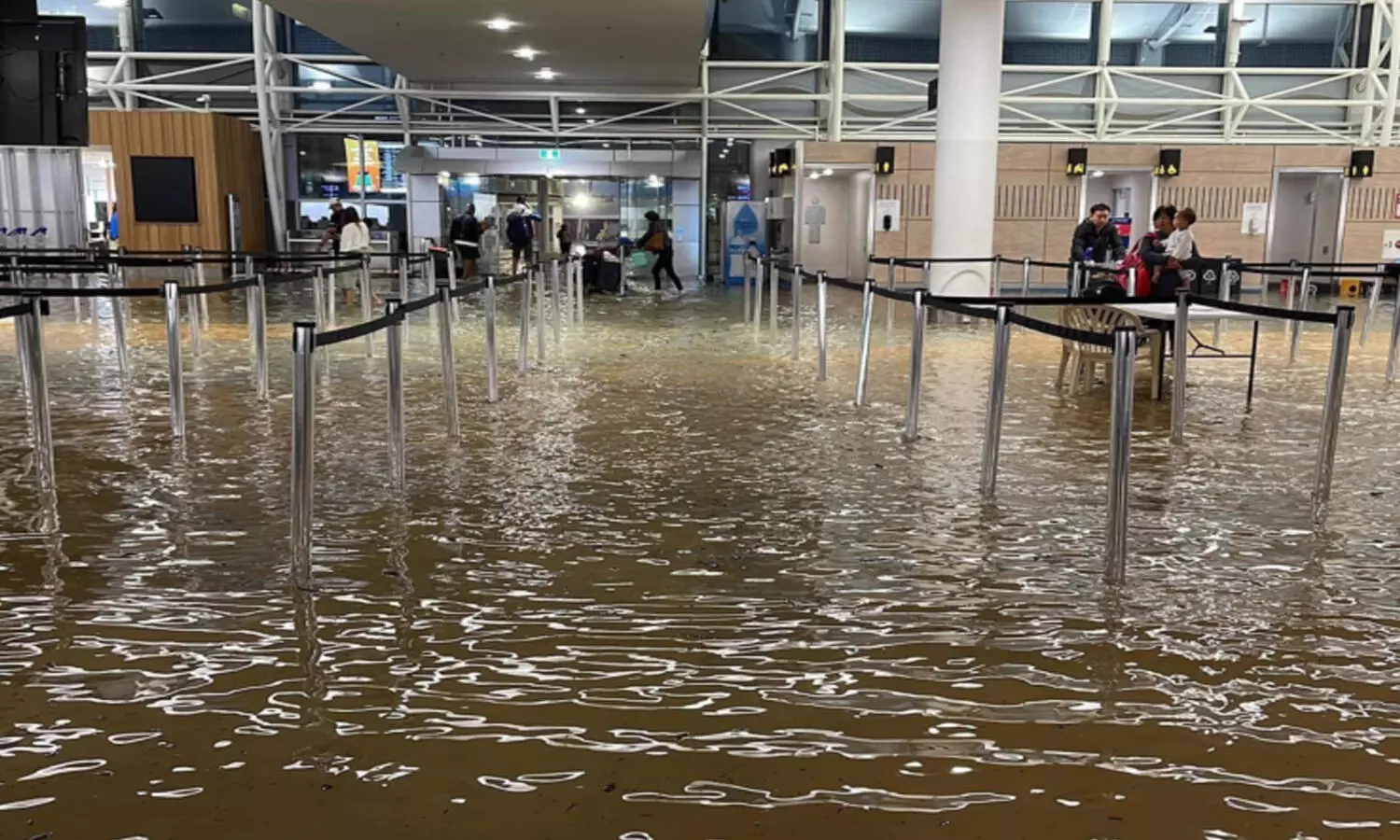 dubai to newzealand, aukland airport