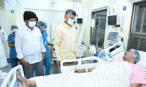 బచ్చులను పరామర్శించిన చంద్రబాబు