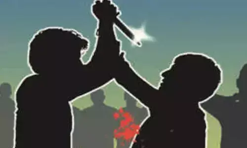 మియాపూర్ బస్టాండ్ లో వ్యక్తి దారుణహత్య