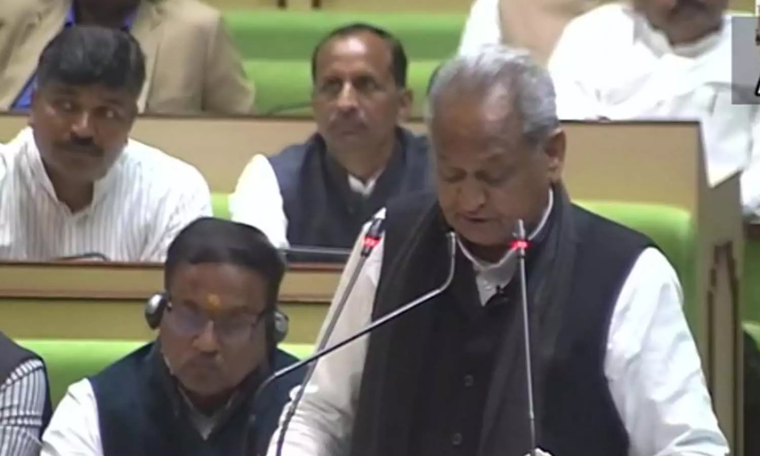 నవ్వులపాలయిన పెద్దాయన నవ్వులపాలయిన పెద్దాయన