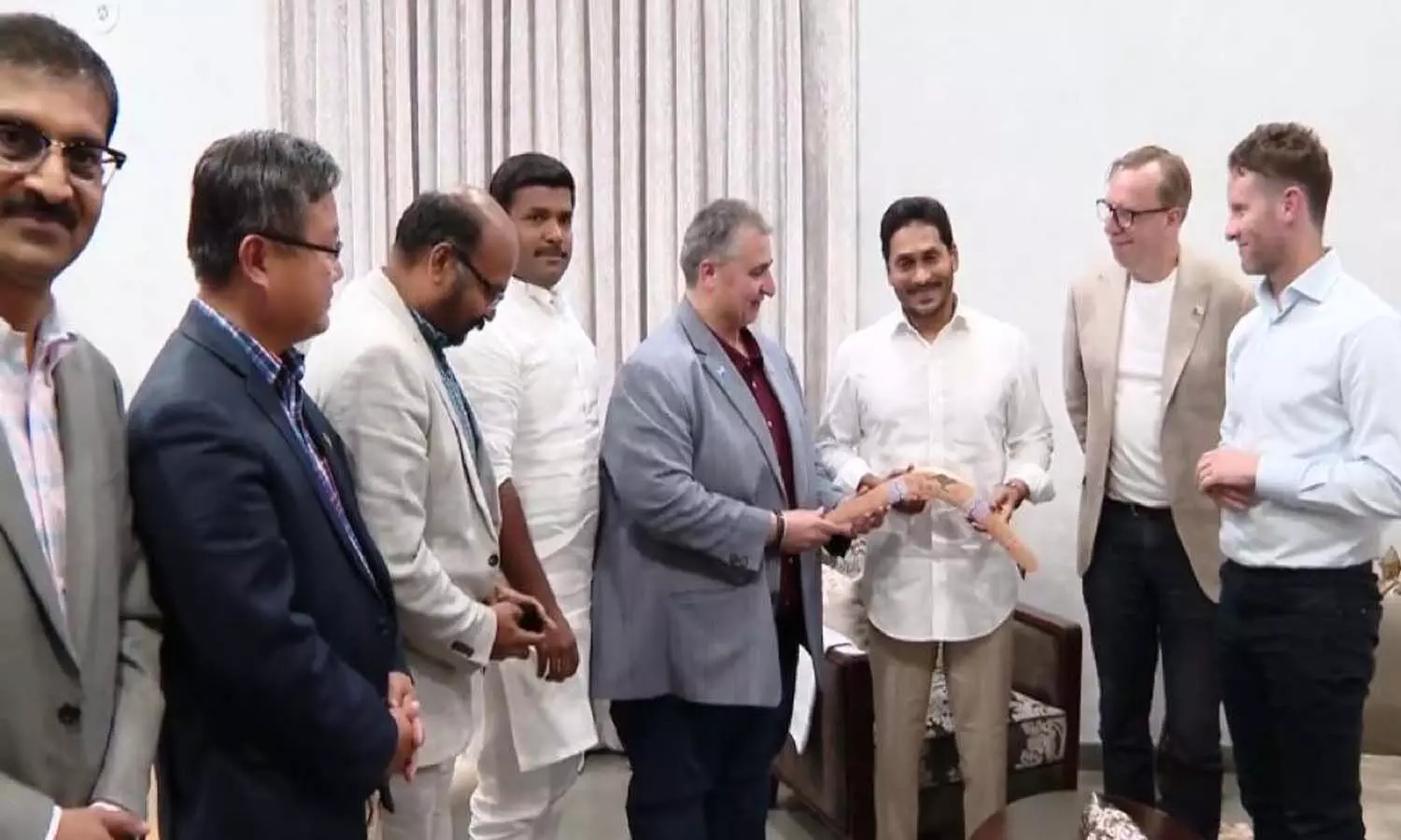 జగన్ సర్కార్పై ఆస్ట్రేలియన్ బృందం ప్రశంసలు జగన్ సర్కార్పై ఆస్ట్రేలియన్ బృందం ప్రశంసలు