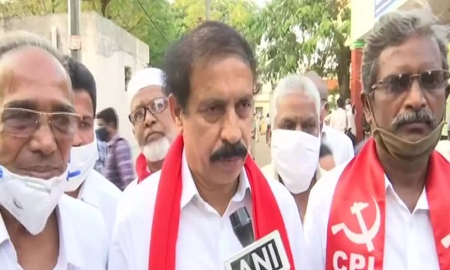 మూడేళ్లుగా ప్రాజెక్టులను పట్టించుకున్న వారేరీ?