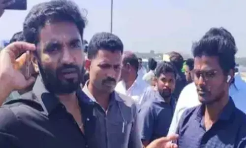 యువకుడిని కాపాడిన వైసీపీ ఎంపీ