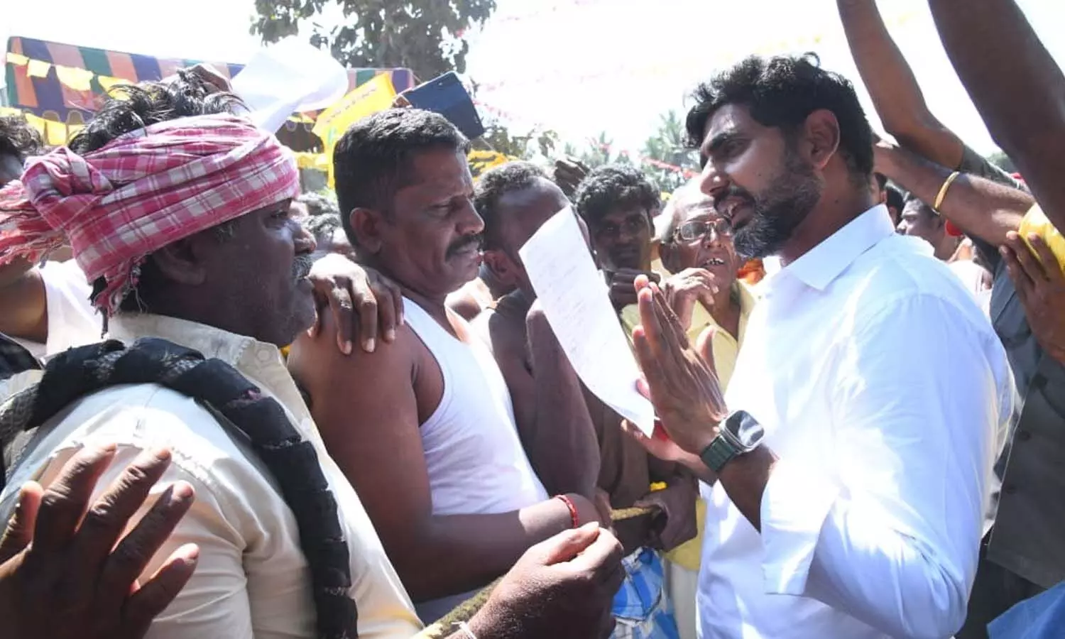 నడుస్తూనే... కలుస్తూనే.. వింటూనే