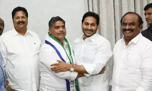 వైసీపీలో చేరిన టీడీపీ మాజీ ఎమ్మెల్యే
