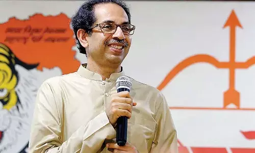 ఉద్ధవ్ విల్లు ఎలా ఎక్కుపెడతారు?