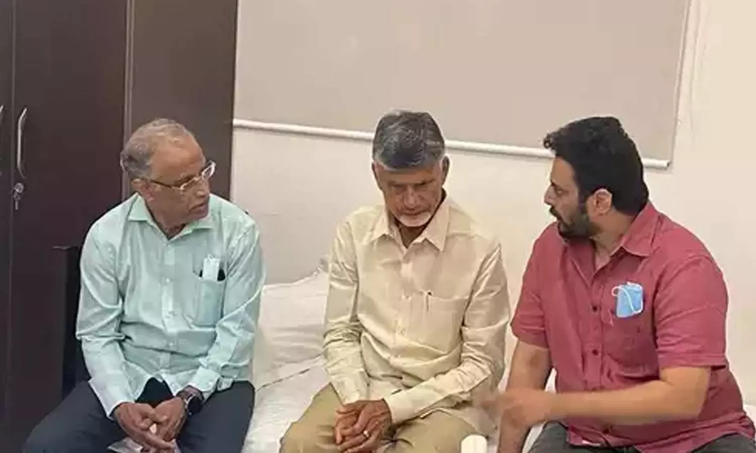 వచ్చే ఎన్నికలలో పోటీ చేస్తామన్నారు.. కానీ ఇంతలోనే?