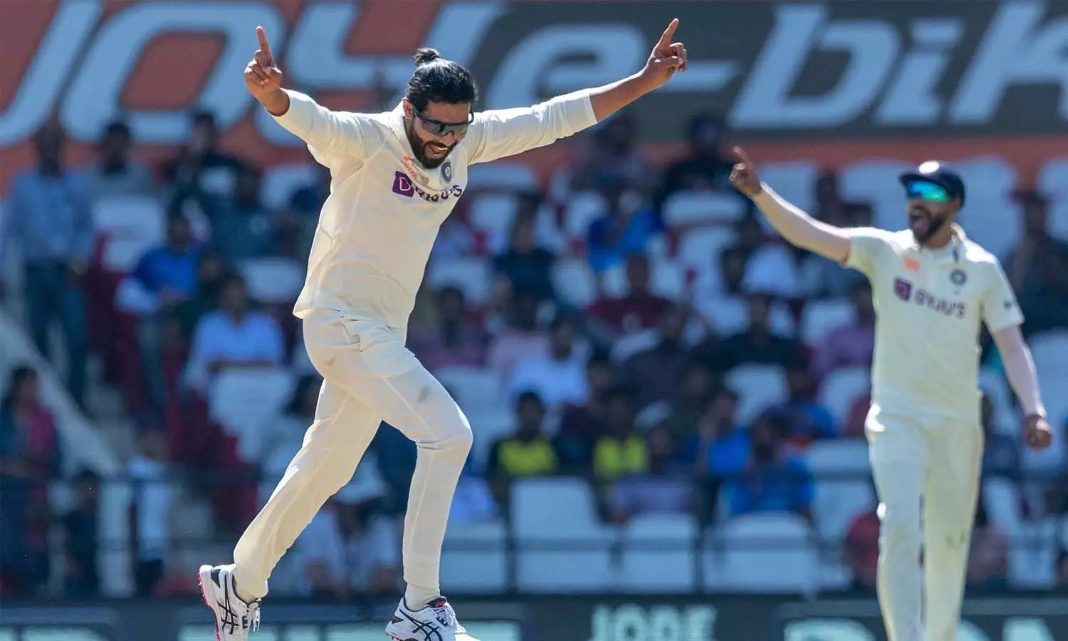 రెండో టెస్ట్ లోనూ గెలుపు దిశగా భారత్ రెండో టెస్ట్ లోనూ గెలుపు దిశగా భారత్