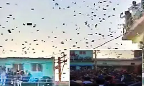 గుజరాత్‌లో రూ. 500 నోట్ల వర్షం