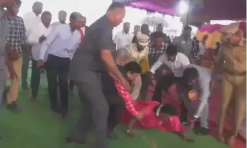 గవర్నర్ కు తృటిలో తప్పిన ప్రమాదం