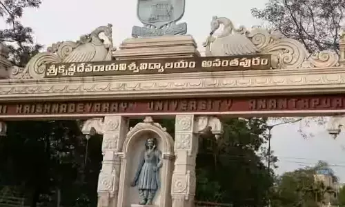 హోమం.. యాగం...వీసీ వింత నిర్ణయం