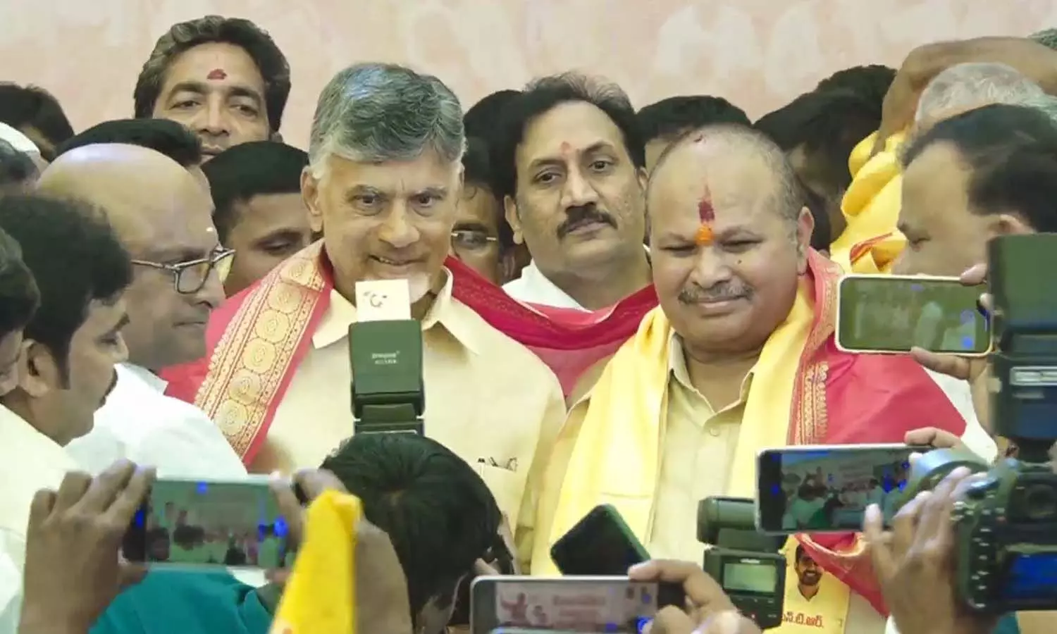 Breaking : బాబు కళ్లల్లో మెరుపులు : కన్నా చేరికతో